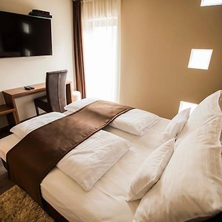 Pole Position Beach Hotel Balatonszarszo Εξωτερικό φωτογραφία