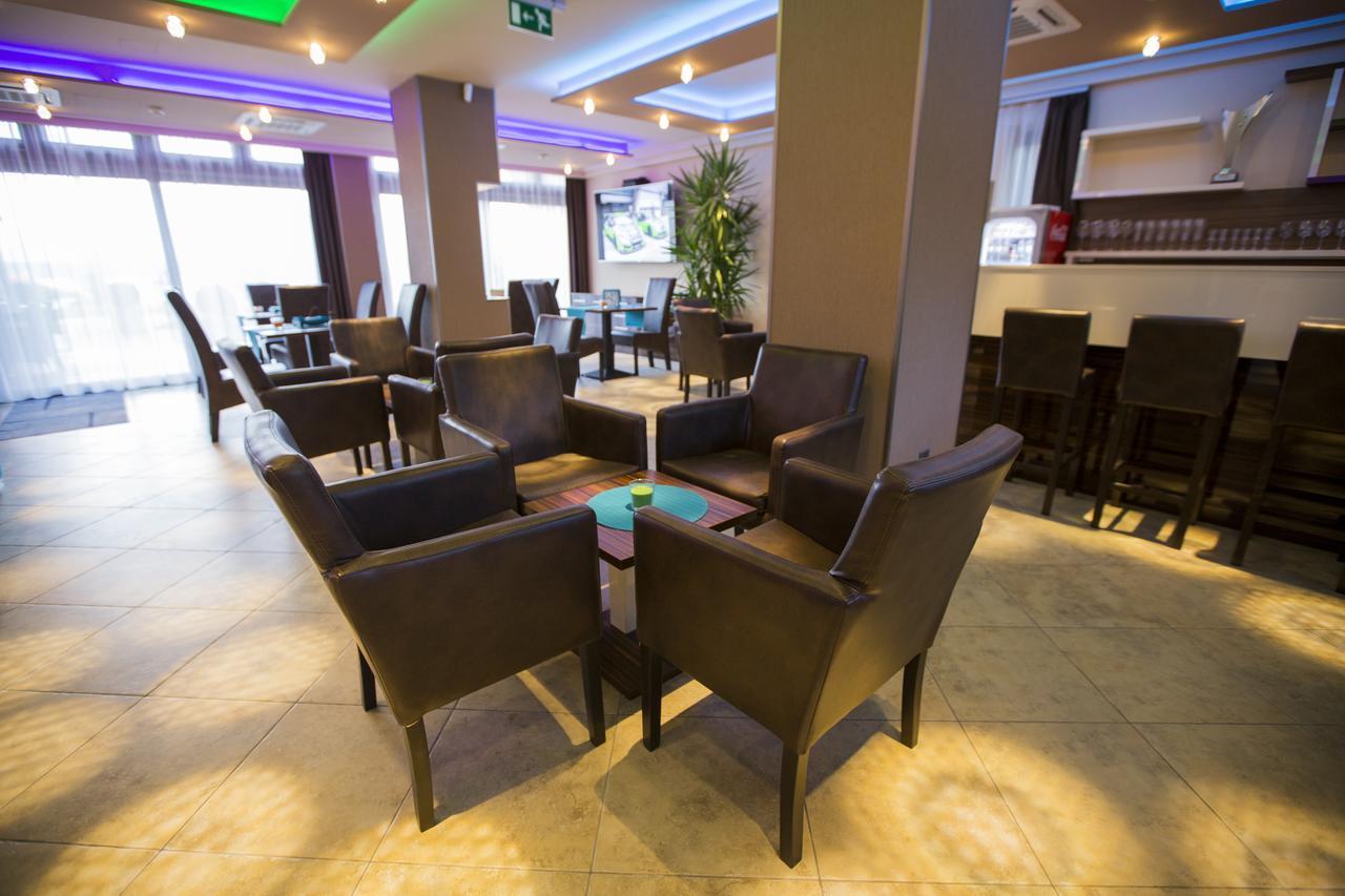 Pole Position Beach Hotel Balatonszarszo Εξωτερικό φωτογραφία